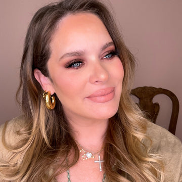 GLOSSY LUX BUTTER CREAM LIPSTICK WITH HYALURONIC ACID